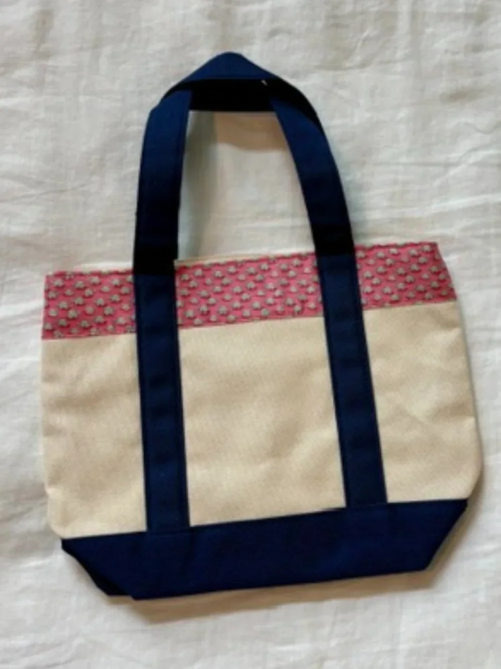 Vineyard Vines preppy canvas